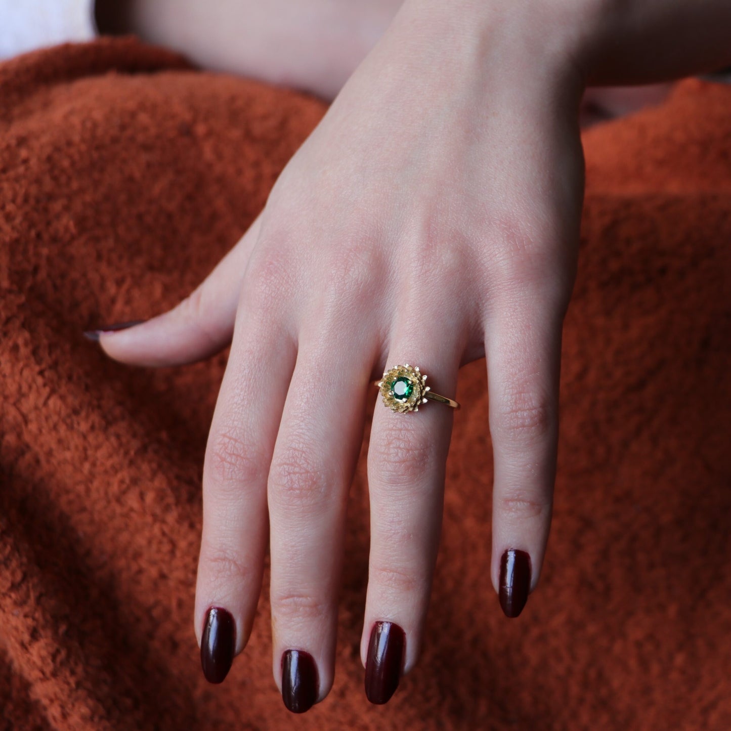 Ay Çiçeği Yüzük (Tüm Taş ve Maden Seçenekleri)