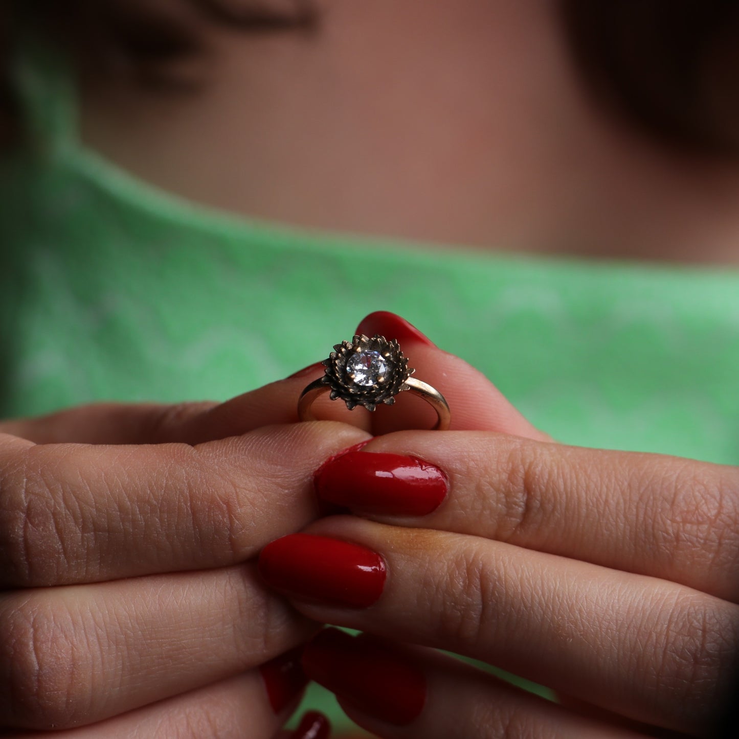 Ay Çiçeği Yüzük (Tüm Taş ve Maden Seçenekleri)