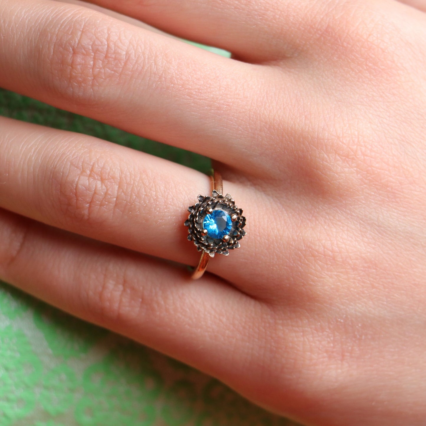 Ay Çiçeği Yüzük (Tüm Taş ve Maden Seçenekleri)