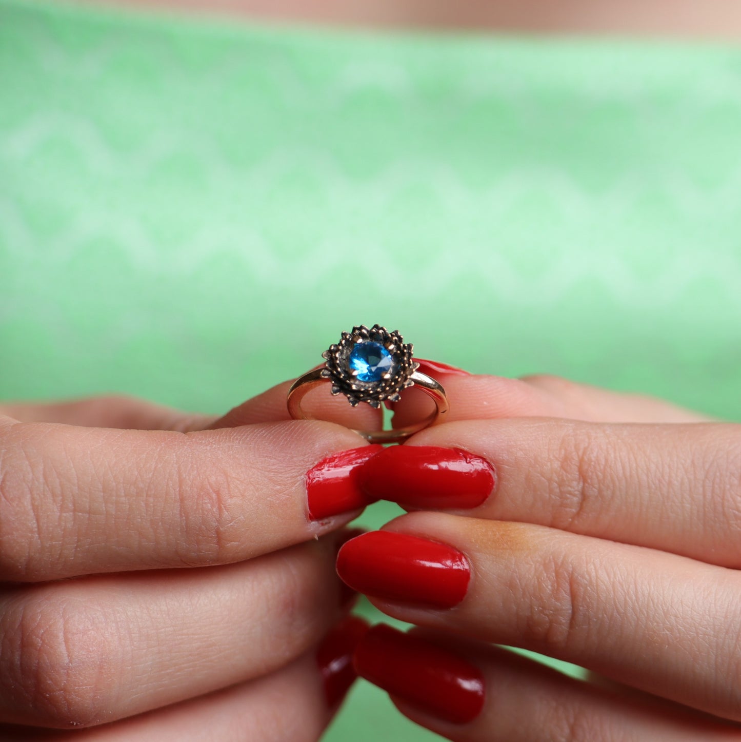 Ay Çiçeği Yüzük (Tüm Taş ve Maden Seçenekleri)