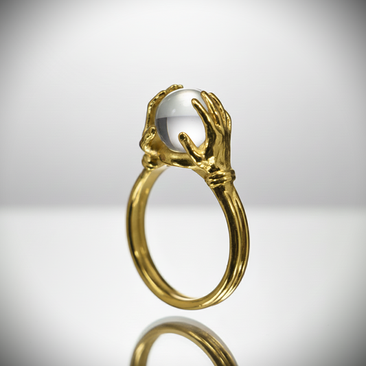 Eller Arasında Clear Kuvars Yüzük (Tüm Taş ve Maden Seçenekleri)