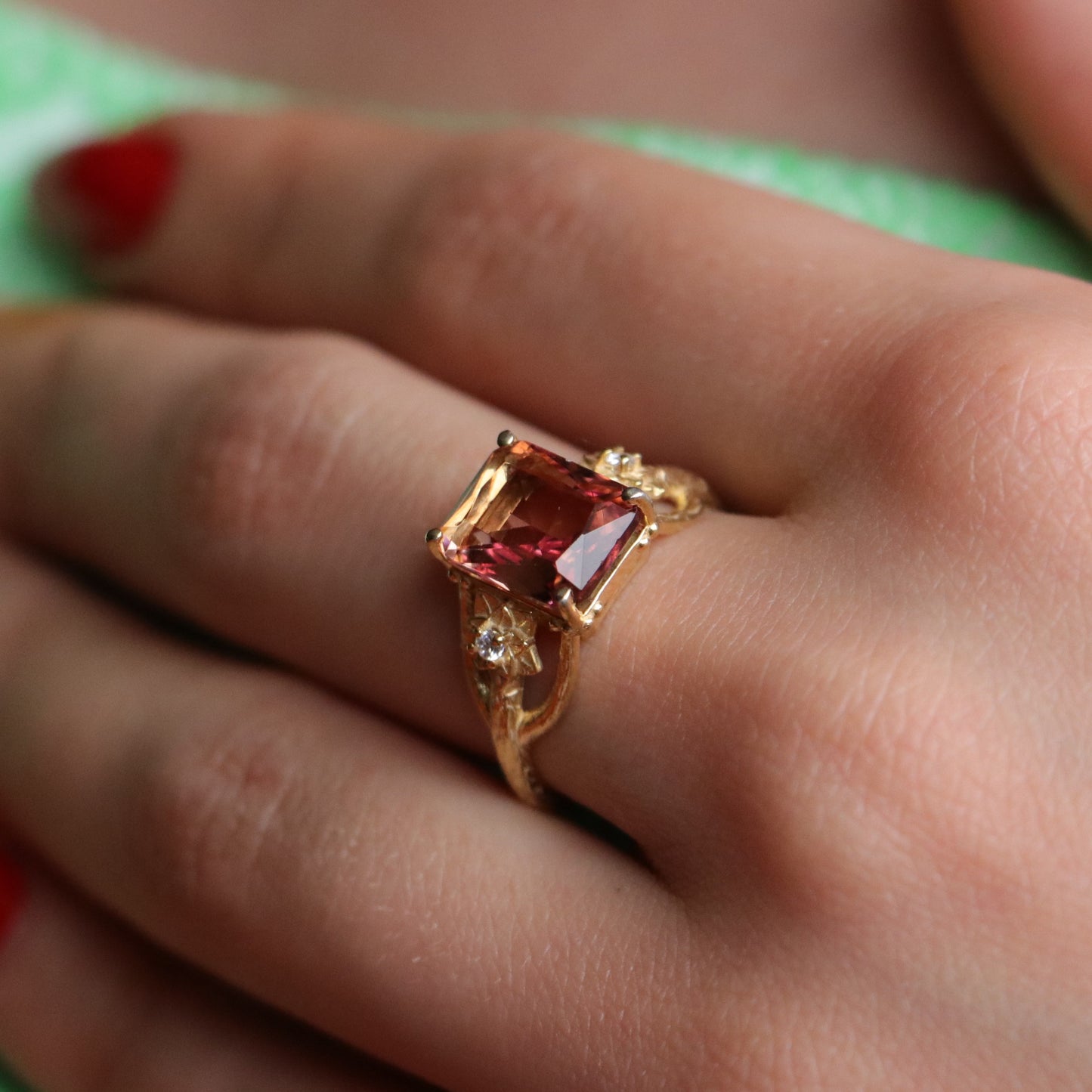 Lotus Yüzük (Tüm Taş ve Maden Seçenekleri)