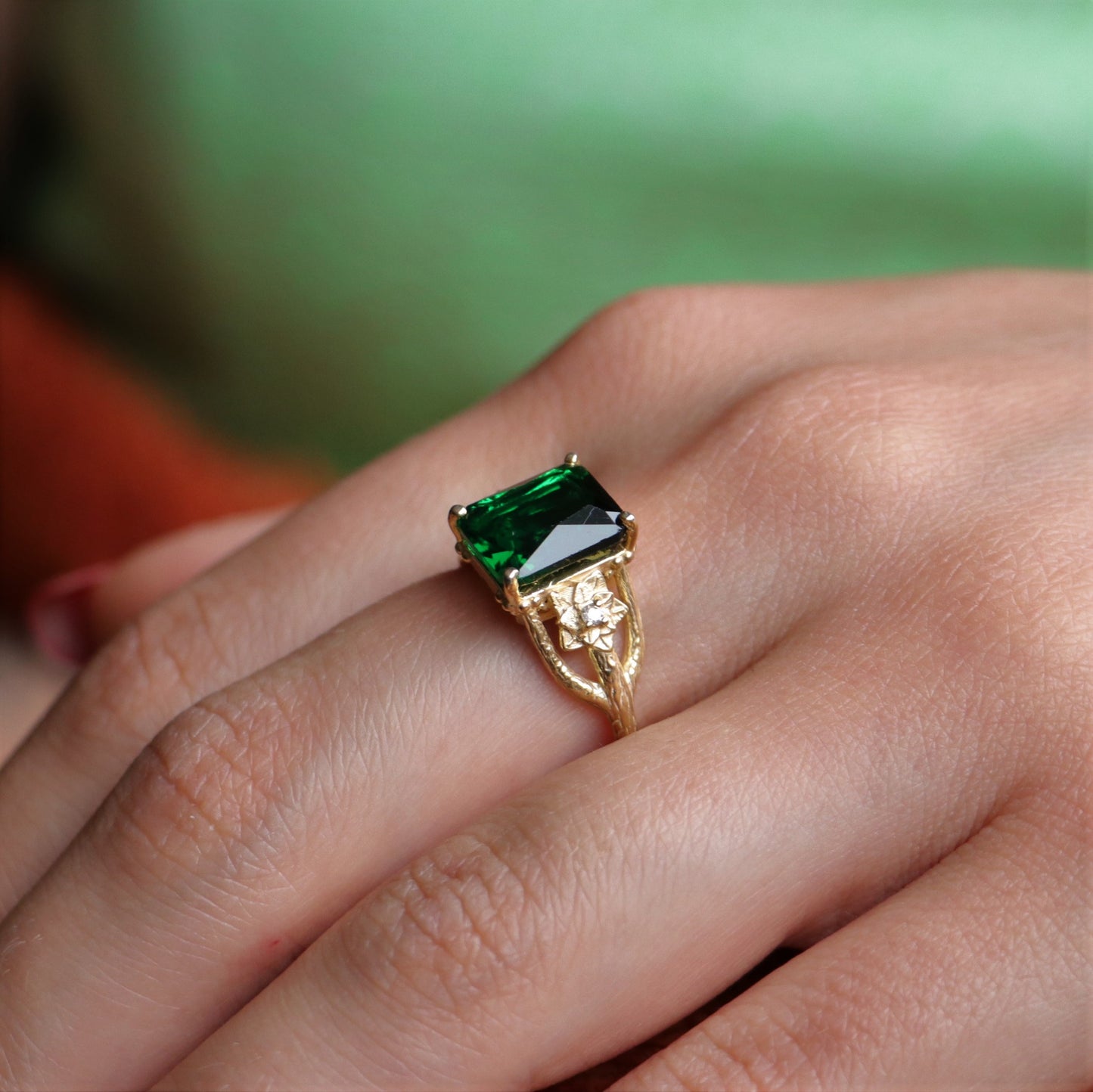 Lotus Yüzük (Tüm Taş ve Maden Seçenekleri)