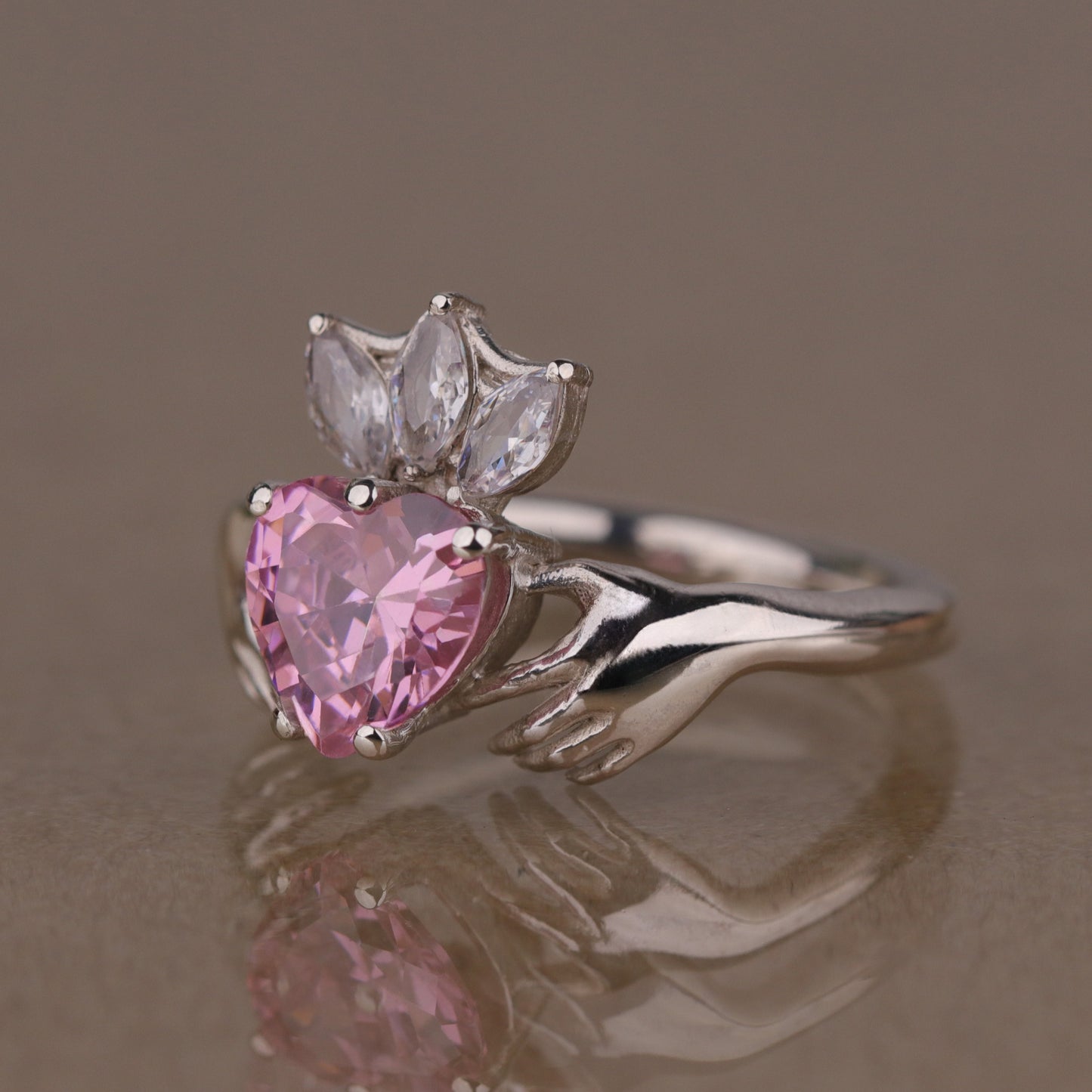 Zümrüt Claddagh Ring