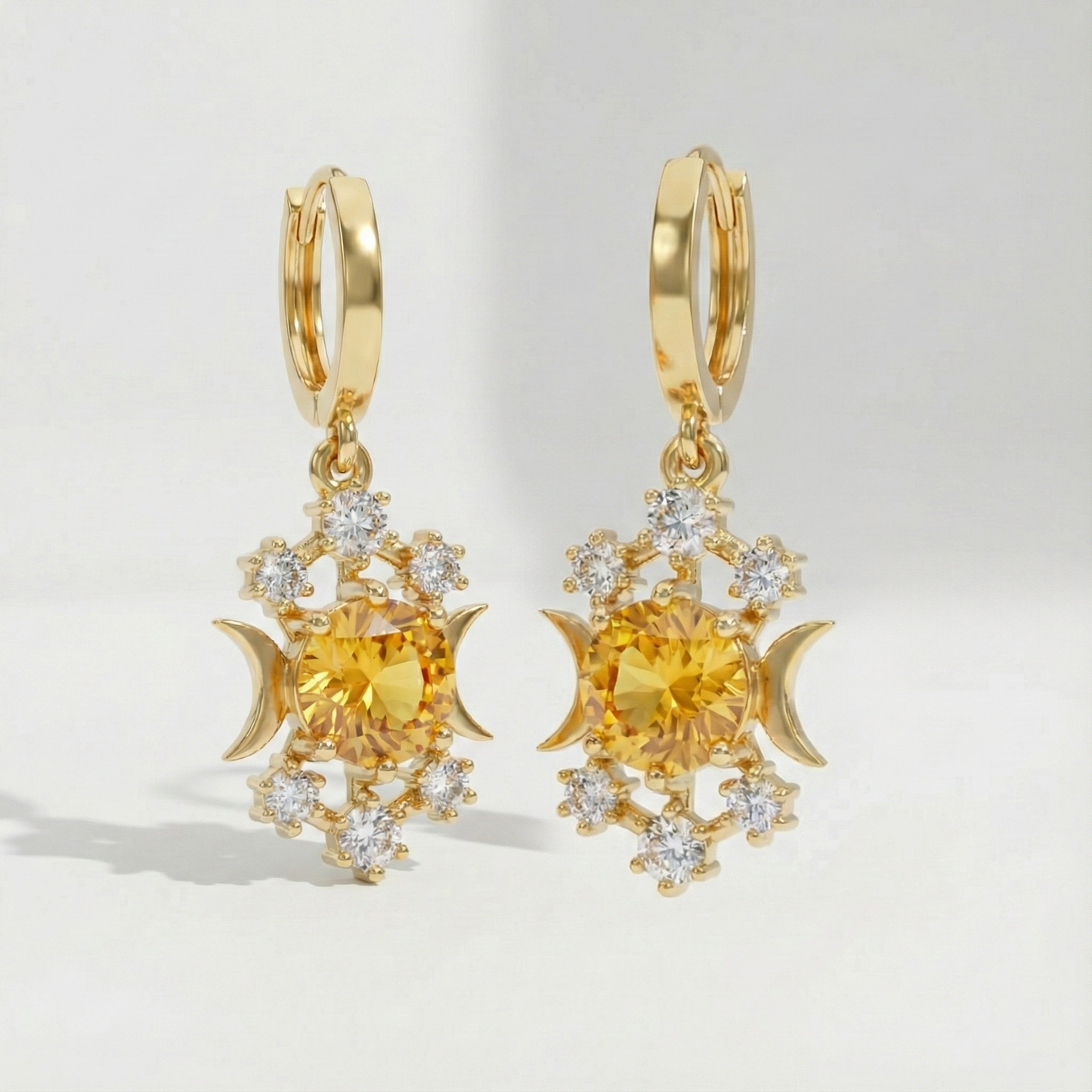 Hecate Küpe (Tüm Taş ve Maden Seçenekleri)