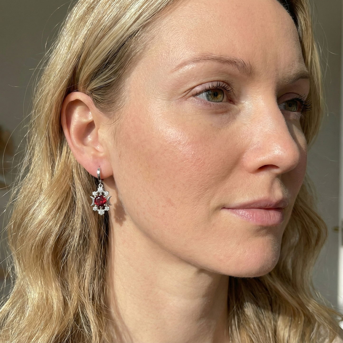 Hecate Küpe (Tüm Taş ve Maden Seçenekleri)