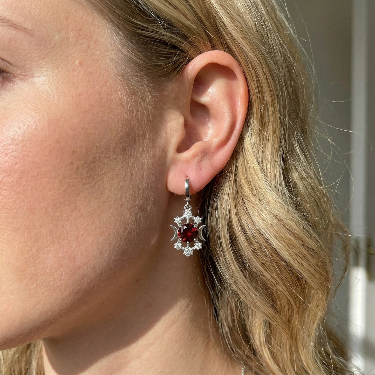 Hecate Küpe (Tüm Taş ve Maden Seçenekleri)