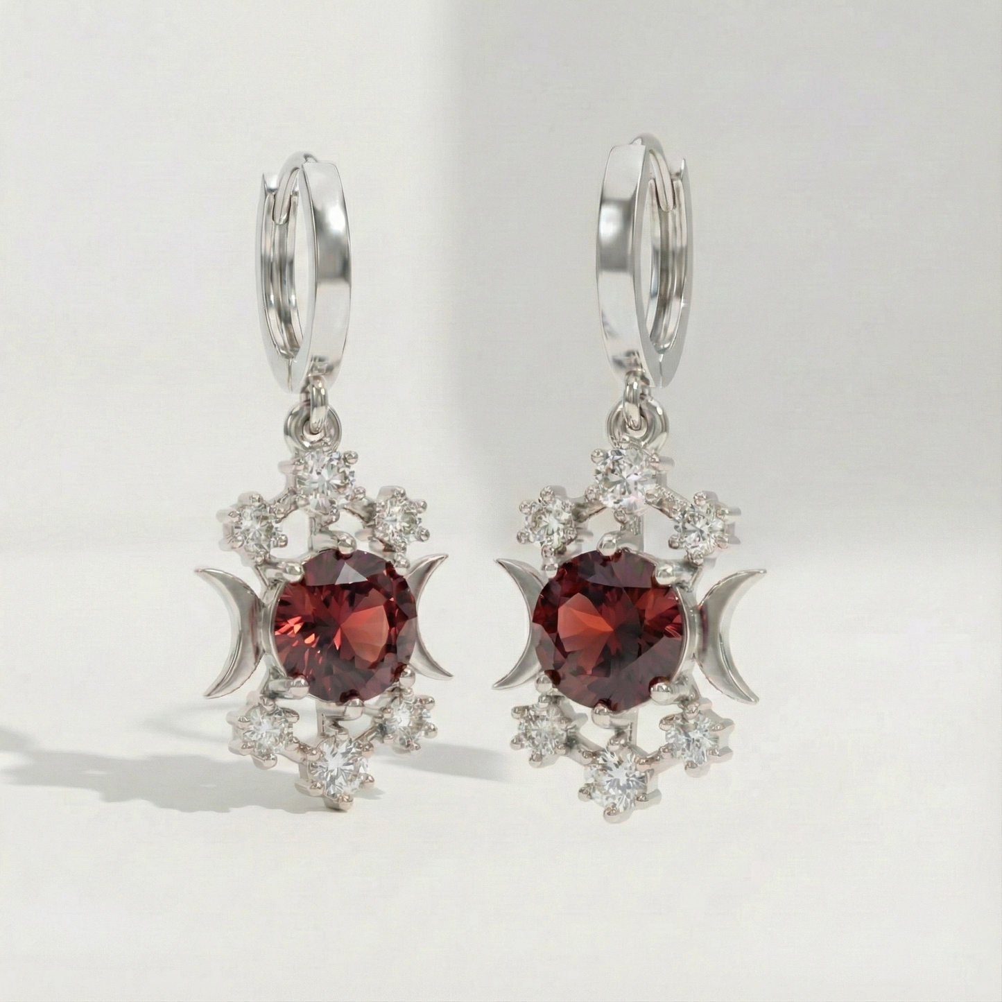 Hecate Küpe (Tüm Taş ve Maden Seçenekleri)