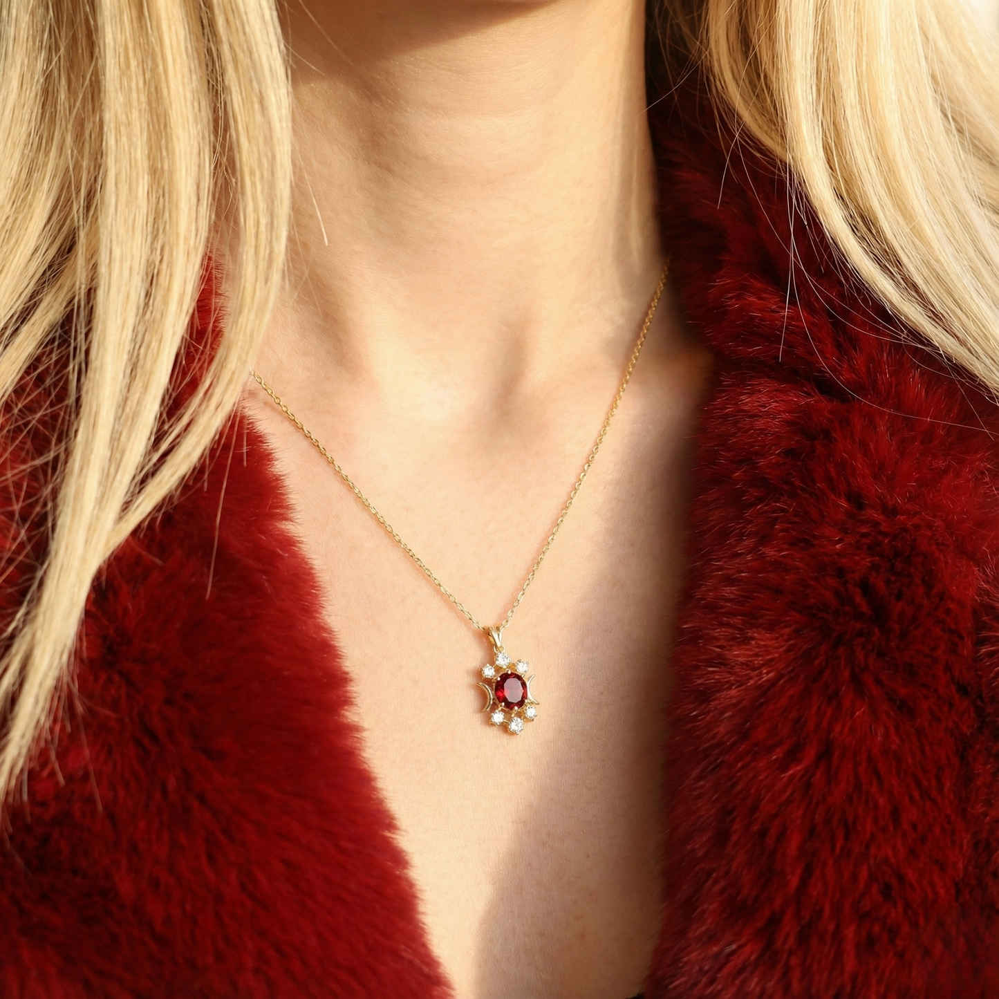 Hecate Kolye (Tüm Taş ve Maden Seçenekleri)