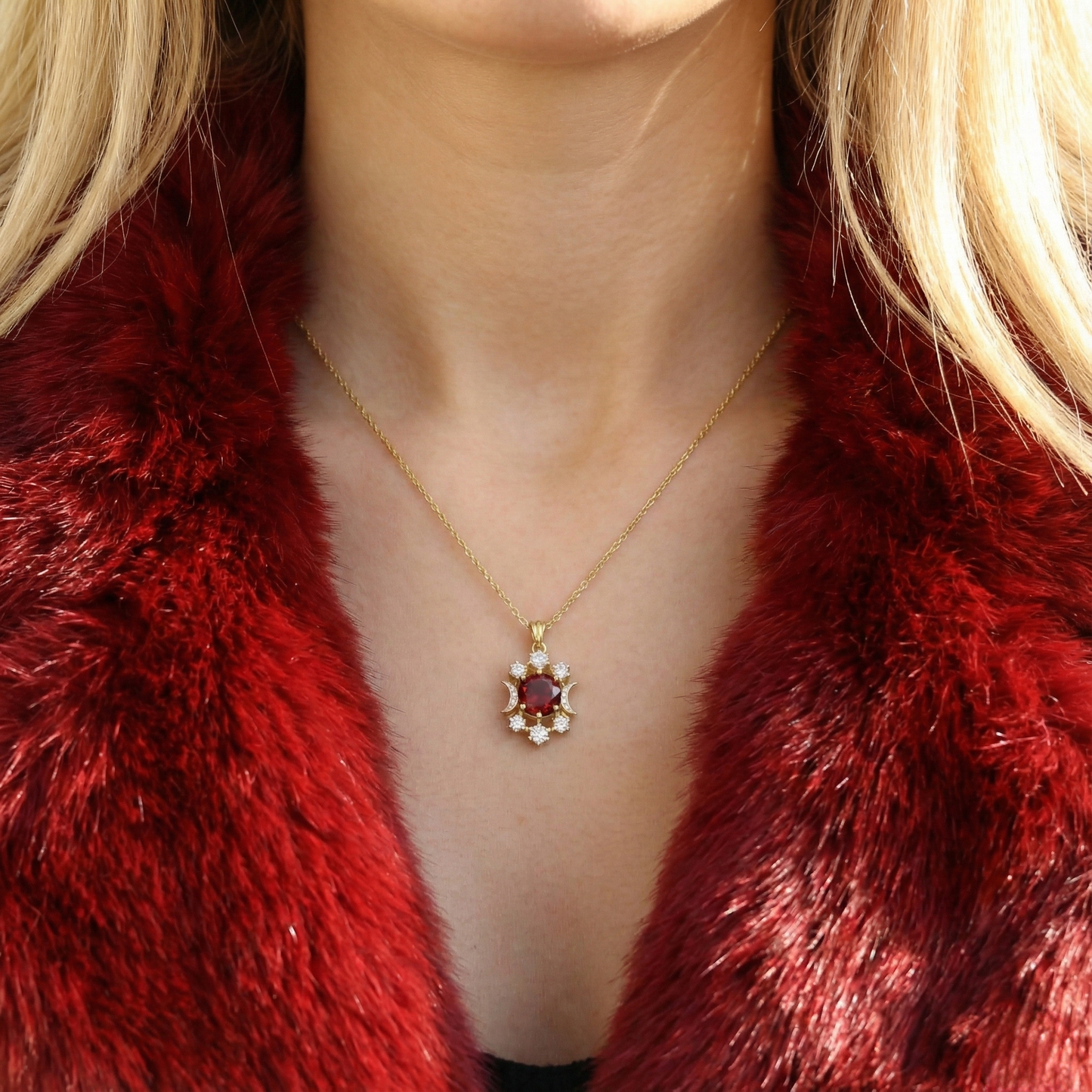 Hecate Kolye (Tüm Taş ve Maden Seçenekleri)