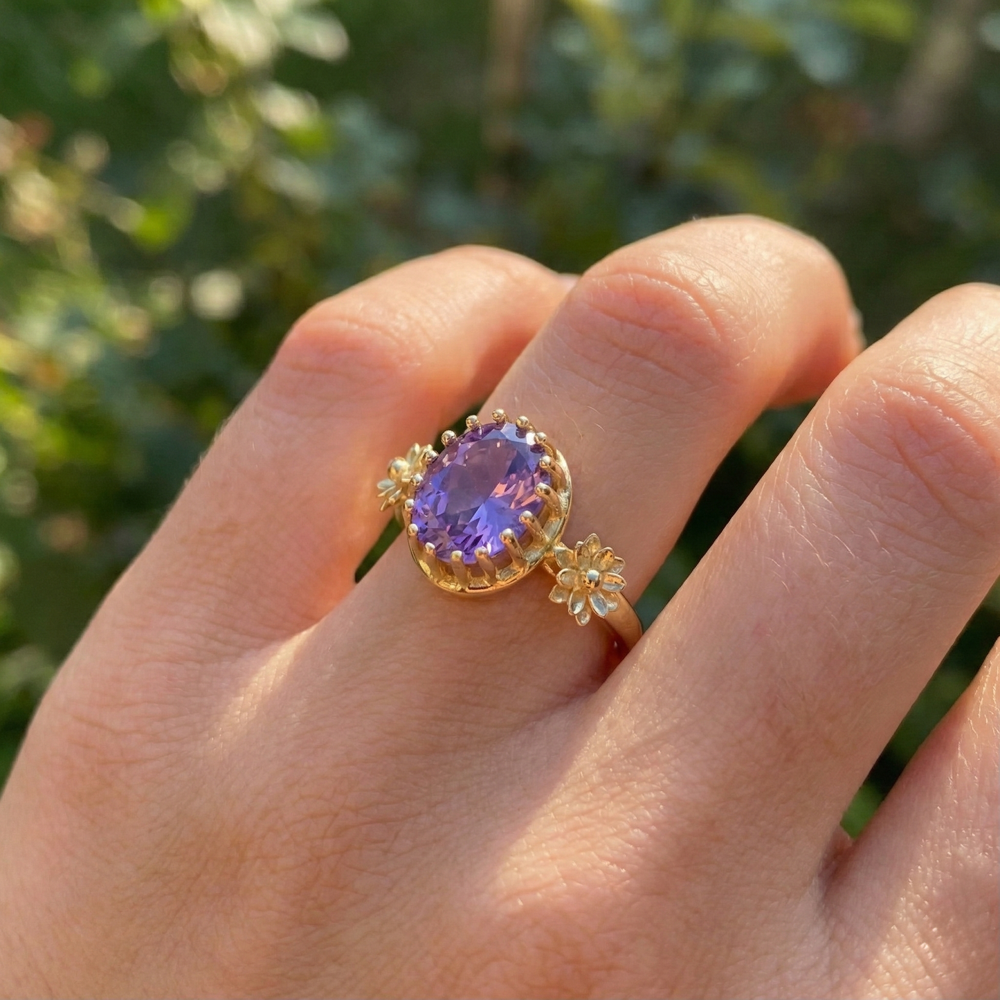 Lotus Yüzük (Tüm Taş ve Maden Seçenekleri)