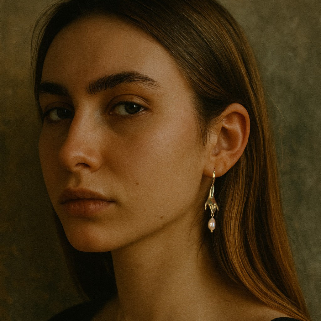 Eller Sallantılı İnci Küpe (Tüm Seçenekler)