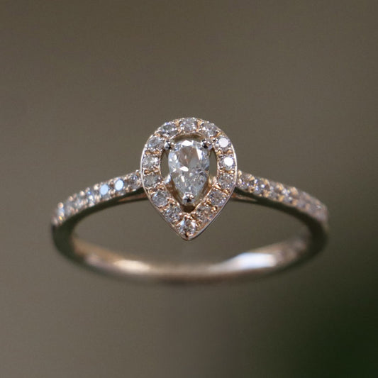 0,39 Karat Damla Pırlanta Yüzük