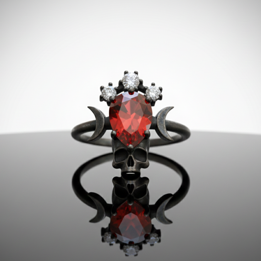 Ay Tanrıçası Death Garnet Oksitlenmiş 925 Gümüş Yüzük