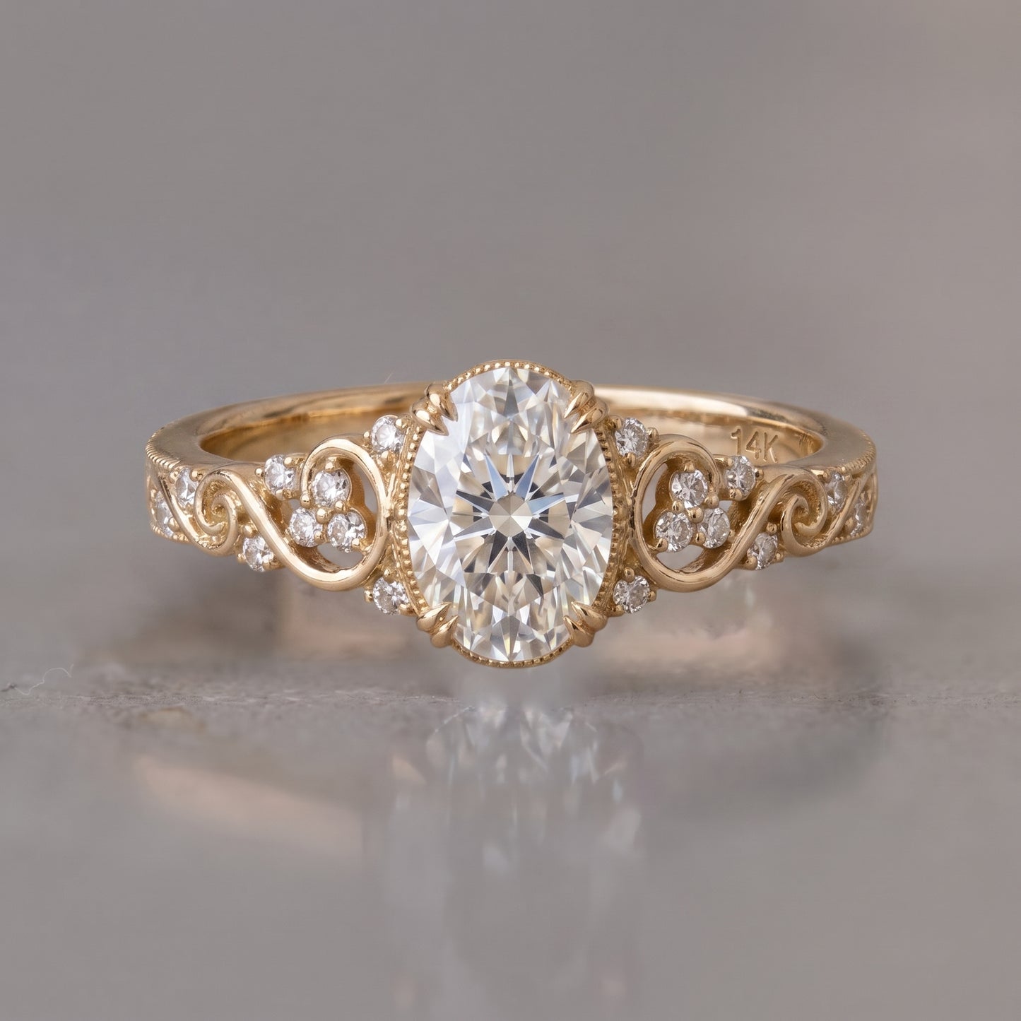 Oval Vintage 1.20 Karat Pırlanta ya da Mozanit 14 Ayar Altın Yüzük