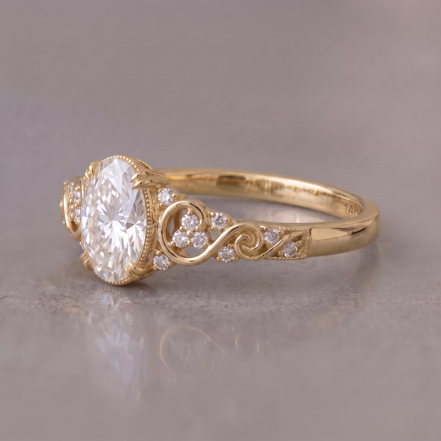 Oval Vintage 1.20 Karat Pırlanta ya da Mozanit 14 Ayar Altın Yüzük