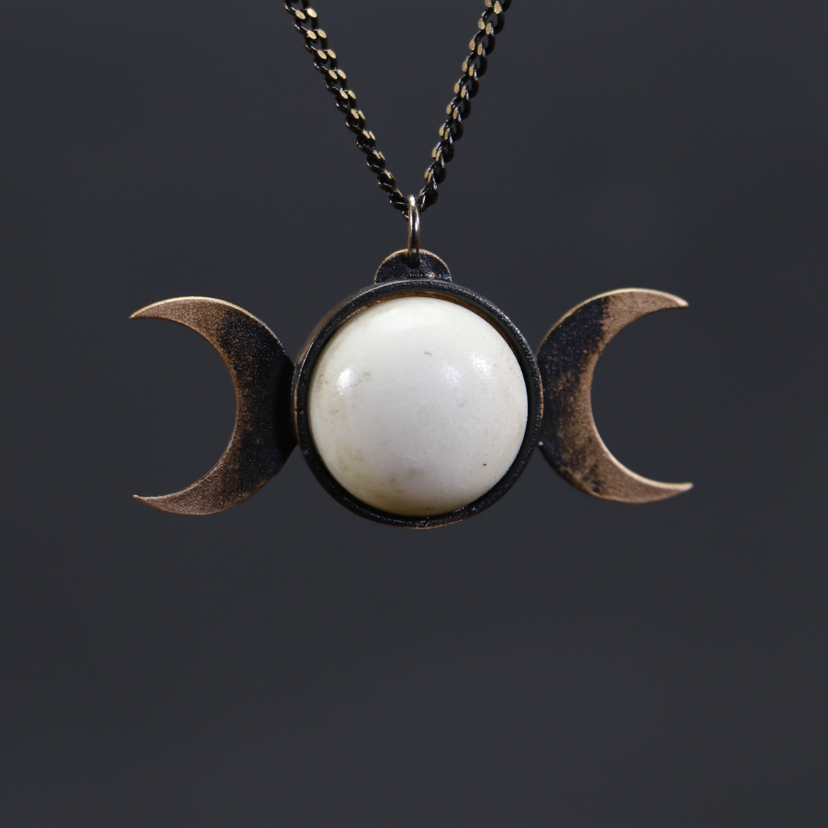 White and Black Moon – Moko Art Design